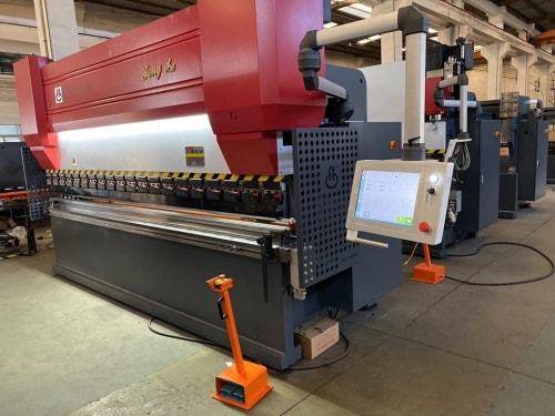 折彎機先行者：豐科機械數控折彎機助力鈑金加工，更高效更節能！? 